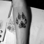 #tattoos  #pawprint #wofl #blackandgreytattoo #realism #tatuaje #Huellas #lobo #realismo  #jaser #tattoo #ink #MexicoCity 