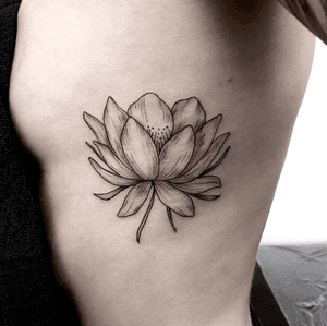 #lotus#lotustattoo#flower#flowertattoo#linework 