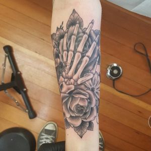 Skeleton floral black and grey piece #tattoo #tattoolife #tattooart #saniderm #envyneedles #rosewatertattoo #tattoos #tattooartist #art #ink #inked #lynntattoos #inkedmag #portland #portlandtattooers #portlandtattoo #pdx #pdxartists #pdxtattooers #pdxtattoo #tattooed #tatsoul #fusiontattooink #fkirons #bestink #vegan #tattoosnob #stencilstuff #crueltyfree #eternalink
