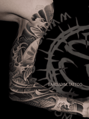 Japanese tattoo. #japanesetattoo #japaneseink #inked #japanesesleeve #koitattoo #koisleeve #asiantattoo #irezumi #wabori #traditionaltattoo #irezumicollective #magicmoonneedles #fitnessmotivation #fitness #tattoovideo #nyctattoo #tattoovideos #ttt #wtt #tttism #tattoo #tattooartist #tattooideas #blackandgreytattoo #colortattoo #tattoodo #tat  