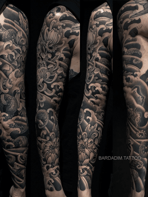 Japanese tattoo. #japanesetattoo #japaneseink #inked #japanesesleeve #koitattoo #koisleeve #asiantattoo #irezumi #wabori #traditionaltattoo #irezumicollective #magicmoonneedles #fitnessmotivation #fitness #tattoovideo #nyctattoo #tattoovideos #ttt #wtt #tttism #tattoo #tattooartist #tattooideas #blackandgreytattoo #colortattoo #tattoodo #tat 