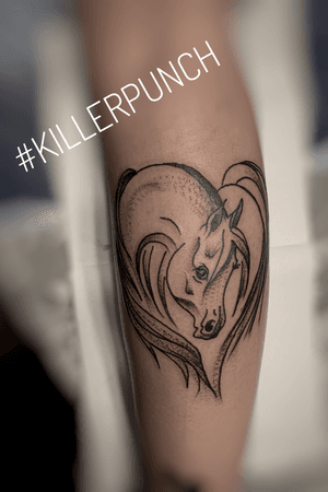 #horsetattoo #tattoo #tattootorino #killerpunch #killerpunch #killerpunchtattoo #blackandwhitetattoo