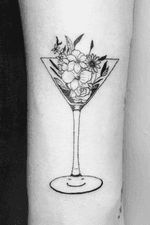 Martini #smalltattoo #nyctattooartist #cutetattoo #creativetattoo #nyctattoo #newyorktattoo #tattoonyc #illustration #blackwork #blackandwhiteillustration #tattoodesign #tattooideas #linetattoo 