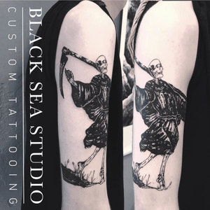 The Fool. Thanks dude @connorbelger Info/appointments: 📬 info@blackseastudio.nl☎ +31(0)6 34 97 24 98🏠 Voorstraat 18, Woerden, The Netherlands 💻 www.blackseastudio.nl-#blackseastudio #blacksea #woerden #utrecht #thenetherlands #tattoo #tattoos #skulltattoo #skull #blackandgreytattoo #tattooartist #tattooarts#intenzetattooink #critical #criticaltattoo #criticaltattoosupply #fkirons #tattooland