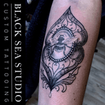 Did this sweet tattoo two weeks ago! Thank u @melissadam123 - Info/appointments: 📬 info@blackseastudio.nl ☎ +31(0)6 34 97 24 98 🏠 Voorstraat 18, Woerden, The Netherlands 💻 www.blackseastudio.nl - #blackseastudio #blacksea #zwartezee #woerden #woerdy #utrecht #thenetherlands #tattoo #tattoos #tattooedpeople #tattooed #realism #bee #beetattoo #blackandgreytattoo #ink #inked #tattoosofinstagram #tattoooftheday #tattooartist #tattooarts #solnova #intenzetattooink #critical #criticaltattoo #criticaltattoosupply #cheyennesolnova #tattooland #tattoobon