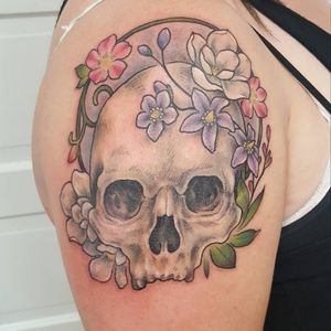 Skull and flowers#tattoo #tattoolife #tattooart #skulltattoo #envyneedles #rosewatertattoo #tattoos #tattooartist #art #ink #inked #lynntattoos #inkedmag #portland #portlandtattooers #portlandtattoo #pdx #pdxartists #pdxtattooers #pdxtattoo #tattooed #tatsoul #fusiontattooink #fkirons #bestink #vegan #tattoosnob #flowers #crueltyfree #eternalink