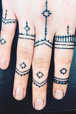 henna finger tattoos 