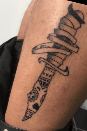 Knife tattoo made on a generous leg 