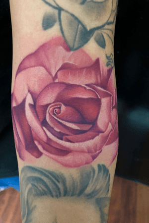 Rose filler on the inside of the arm 