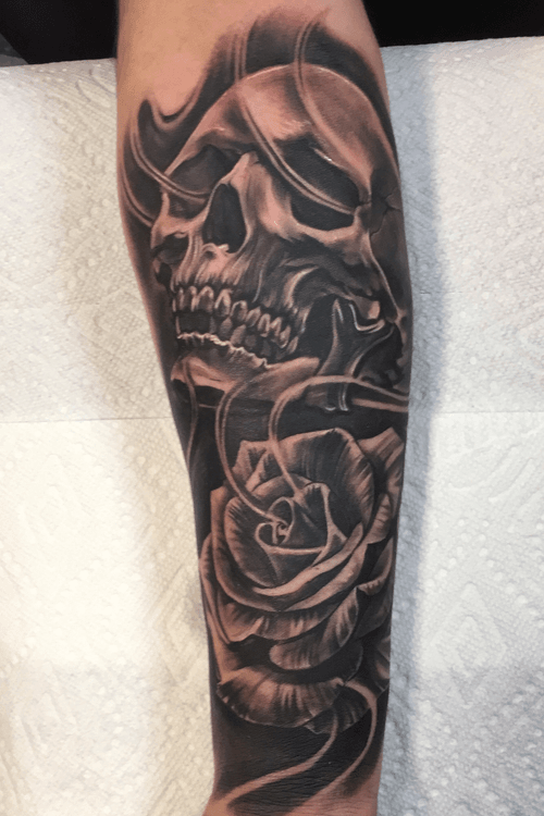 Black and gray Rose and skull 
