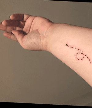 My first and only tattoo at the moment , the day i got it done, here where i live in Brussels.. it’s in morse code.. it’s the begining of my maternal grand mother’s name and then begining of my mother’s nane and then my name. And it symbolises the direction life can take ... 