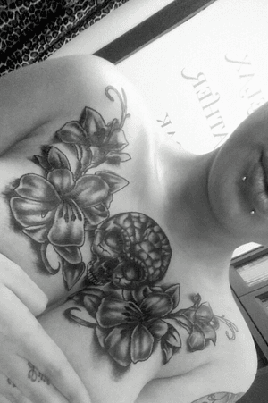 Skull with some flowers not done yet 