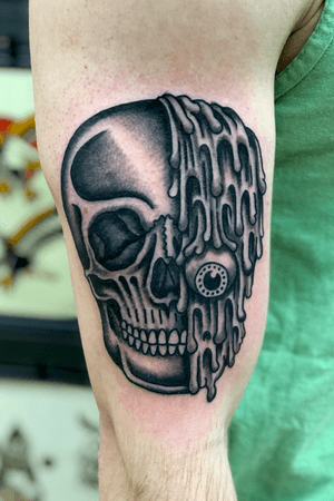Drippy skull, I love doing tattoos like this.