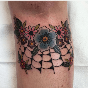 Color knee basket, florals and cobweb, done on 2/7 by Kiki B at Diving Swallow. 
