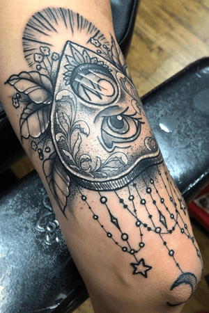 Planchette over the elbow