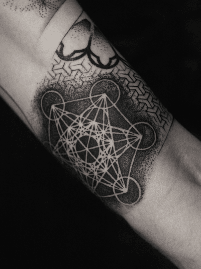 #metatron #metatronscube #cubepattern #pattern #sacredgeometry #sacredtattoo #dotwork #blackwork #blacktattoo #inked #geometrictattoo #geometry #tattooed #inkaddict #blacktattooing #btattoing #xystudio #gdansk