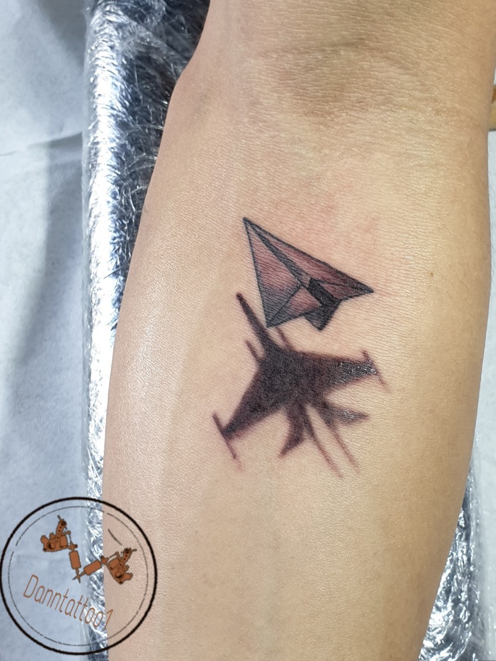 Tattoo uploaded by Dann Tattoo • airplane plane avion aviones  airplanetattoo tattoo tatuaje planetattoo tattooplane tatuajeavion  tatuajeaviones paperplanes paperplane paperplanetattoo • Tattoodo