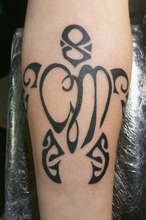 Maori-custom turtle" • single coil machine#sindromatattoos #tatuagem #tribal #tattoo #costumersdesign #inkedfam #inkoverluv #balmtattooportugal #inkedportuga