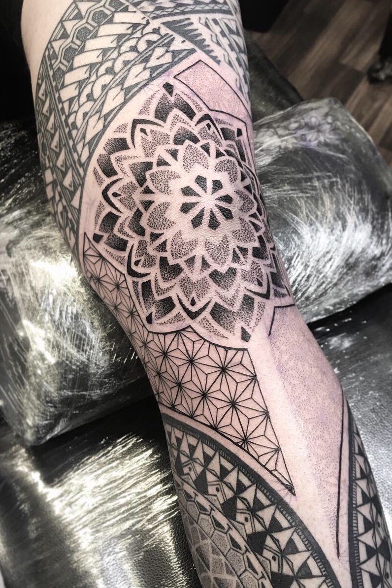 Tattoo uploaded by Tomm Birch • Knee jobbo! Dotwork blackwork geometric mandala pattern • Tattoodo Tattoo uploaded by Tomm Birch • Knee jobbo! Dotwork blackwork geometric mandala pattern • Tattoodo
