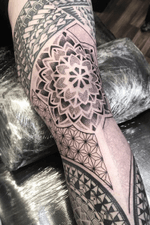 Knee jobbo! Dotwork blackwork geometric mandala pattern
