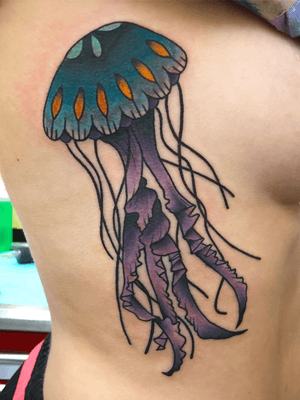 #jellyfish #ocean #color #girlswithtattoos #traditional #neotraditional 