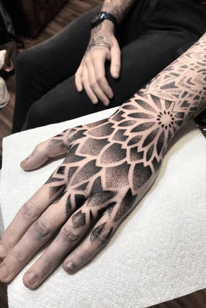 Big ol’ hand jobby! Dotwork blackwork geometric mandala pattern