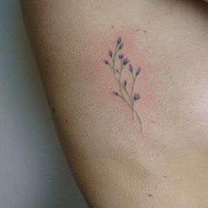 Tiny flower tattoo #tattoo #fineart #art #fineline #floral #flower #semirealism #color #soft #munich #pinitastic #pastelaesthetic 