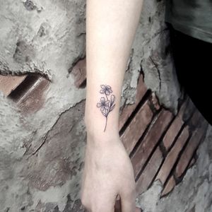 Minimal flowers tattoo