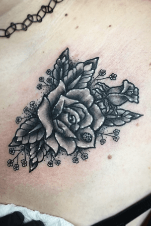 Black and grey rose for a chesticle