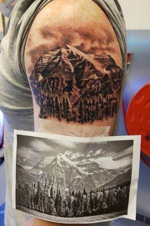 #scenerytattoo #mountain #mountaintattoo #mountains #treesandtattoos #trees #blackandgreytattoo #blackandgrey #tattooist #tattoo #inked 