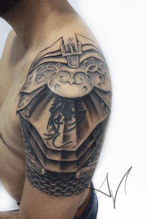 Armadura #armor #blackandgrey #tattooart @LaBarberiaTattooPTY 