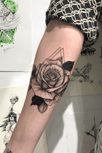Rose. #blackwork #balckworktattoo #rose #flower #thortattoo #tattooartist #tattooart #bsb #tattoobrasil 