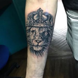 Tatuaje León Con Corona