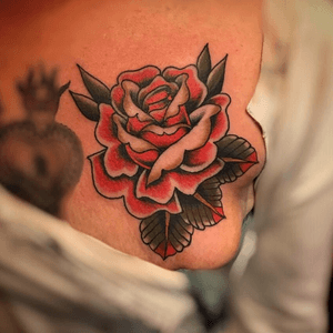 Roses are always a good choice. #traditional #roses #traditionaltattoo 
