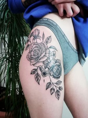 Flora#tattoo #ink #justinkaboutit #justinkstudio #tatts #floraltattoo #roses 
