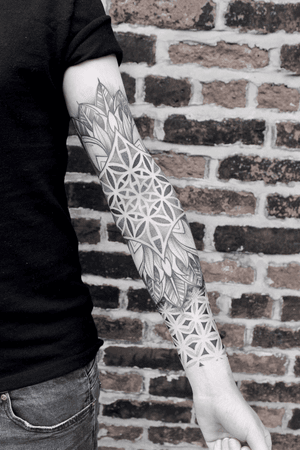 Found a real nice wall outside the studio so we got some funky shots with this sleeve Dotwork geometric mandala 