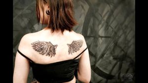 #healingtattoo #tattooapprentice #blackwork #blacklines #blackart #etchingtattoo #crosshatchtattoo #crosshatching #art #wingstattoo  #wings