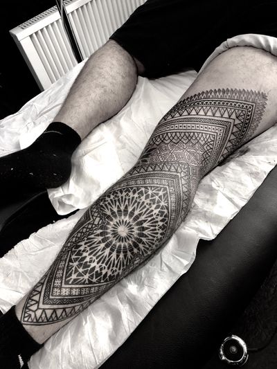 Work in progress on Julien’s leg. #noksi #noksitattoo #sacredgeometrytattoo #geometrictattoo #patterntattoo #blackwork #dotwork #dotworktattoo #ornamental #blackworktattoo #ornamentaltattoo #bordeauxtattoo #linework #lineworktattoo 