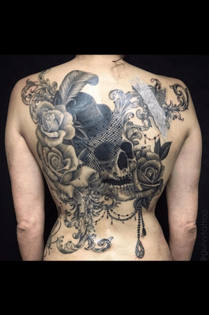 Guivy Hellcat - Art For Sinners - Geneva #guivy #tattoo #geneve #geneva #switzerland #tatouage #suisse #tatoueur #skull #skulltattoo #burlesque #lacetattoo #lace #roses #flowers #tattoos #blackandgrey #backpiece #backtattoo 