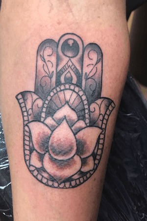 #traditional #traditionaltattoo #neotrad #neotraditional #philly #phillytattoos #phillyartist #phillyartists #phillytattooers #colortattoo #cutetattoo #ink #inked #tatted #tattooed #americantraditional #hamsa #hamsatattoo #hamsahand #hamsahandtattoo 