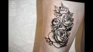 Floresça!!! #tattoo #tatuagem #healingtattoo #tattooapprentice #blackwork #blacklines #blackart #etchingtattoo #crosshatchtattoo #crosshatching #art #floral #floraltattoo