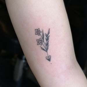 Tiny tattoo 💗 sometimes I really enjoy small works ✨ #tattoo #tinytattoo #love #minimalism