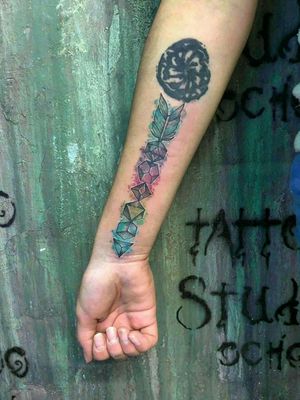 Todays challenge 🌙👽 #tattoo #tattoodesign #tattoedgirl #arrow #colors #ink #TattooStudioOcho #Aradisa #mexicantattooartist #MexicoCity 