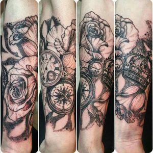 Tattoo by me. Original design.#tattoo #tattooedboy #tattoodesign #flowers #watch #crown #originaldesign #mexicantattooartist #TattooStudioOcho #Aradisa
