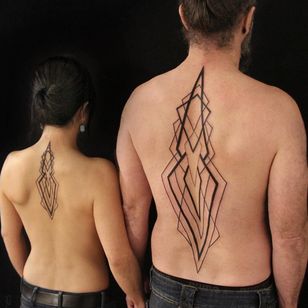 Tatuaje de Chaim Machlev, también conocido como dotstolines
