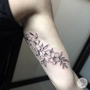 Moran flowers for Moran. Thanks @moran_baruch.hoch for the trust and opportunity. Check out more of my work on links below: Instagram/Facebook- @matheuslansky.tattoo Whatsapp- 053.803.6216 #tattoos #tattoo #tattoo2us #blackwork #telaviv #moran #flowers #flowertattoo #israelflowers #israel #israeltattoo #tattoo #ink #mattlansky