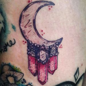Moon and crystals 💗🌙#tattoo #tattooedgirl #tattooartist #tattoodesign #moon  #crystal #colortattoo #ink #mexicantattooartist #MexicoCity #TattooStudioOcho #Aradisa 