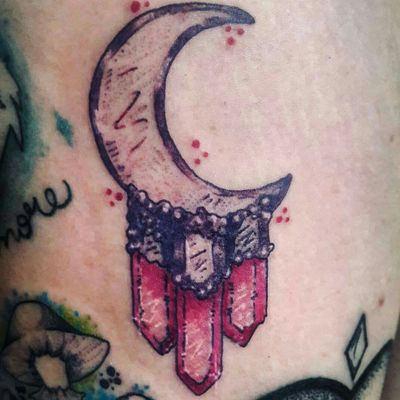 Moon and crystals 💗🌙 #tattoo #tattooedgirl #tattooartist #tattoodesign #moon #crystal #colortattoo #ink #mexicantattooartist #MexicoCity #TattooStudioOcho #Aradisa 