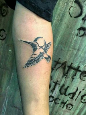 💜💕🌙🍃#tattoo #tattoodesign #tattooedgirl  #colibri #TattooStudioOcho #mexicanartist #ink #Aradisa