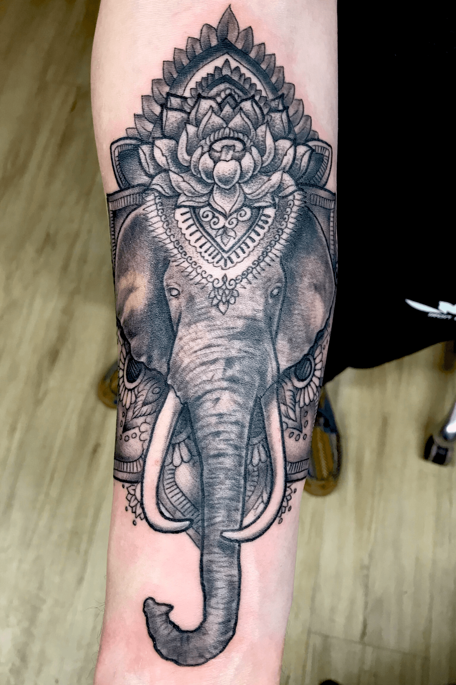 50 Amazing Elephant Tattoos with Meanings  Body Art Guru  Significado de  tatuagem de elefante Tatuagens na mão para homens Desenho de tatuagem de  elefante